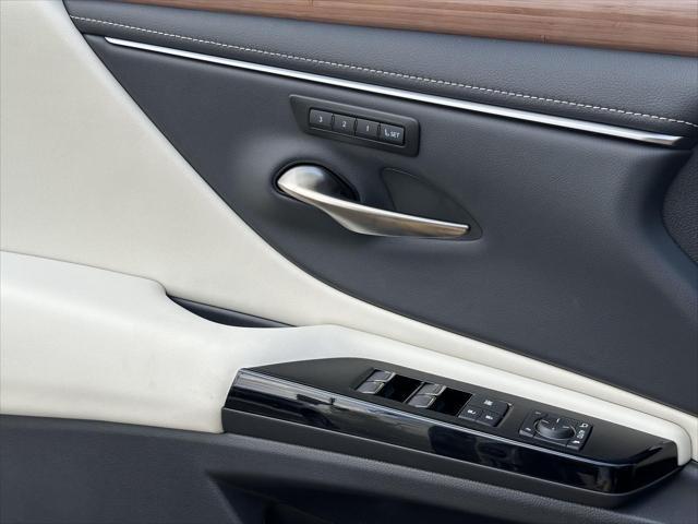 new 2025 Lexus ES 350 car, priced at $49,125