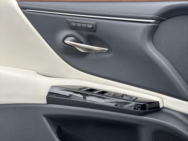 new 2025 Lexus ES 300h car, priced at $49,254