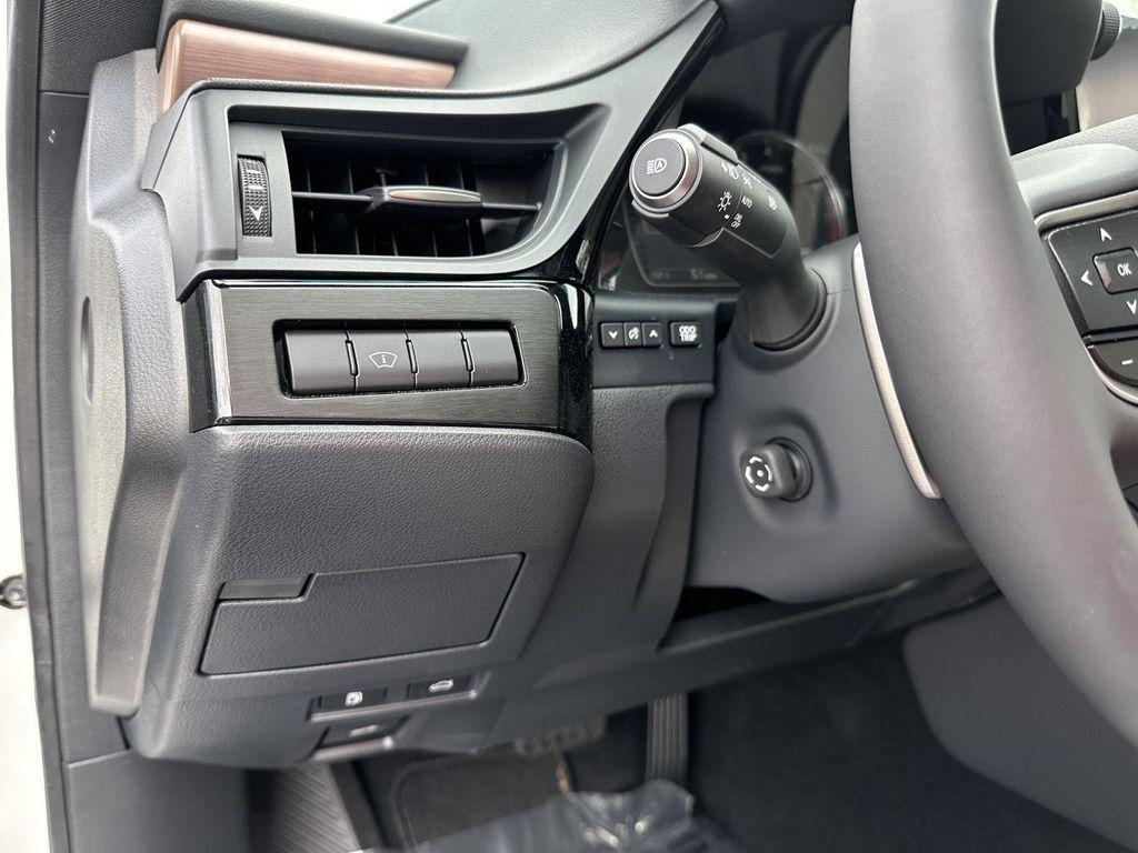 new 2025 Lexus ES 350 car, priced at $50,395