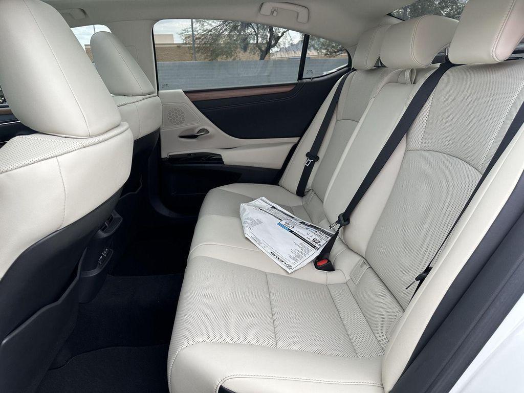 new 2025 Lexus ES 350 car, priced at $50,395