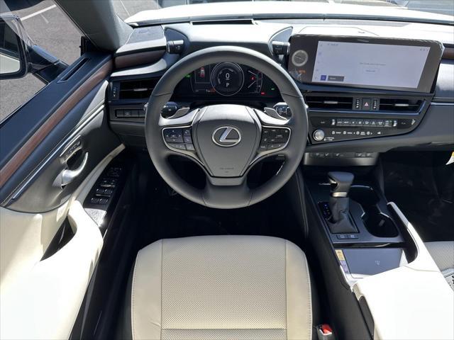 new 2025 Lexus ES 300h car, priced at $53,804