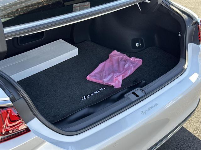 new 2025 Lexus ES 300h car, priced at $53,804
