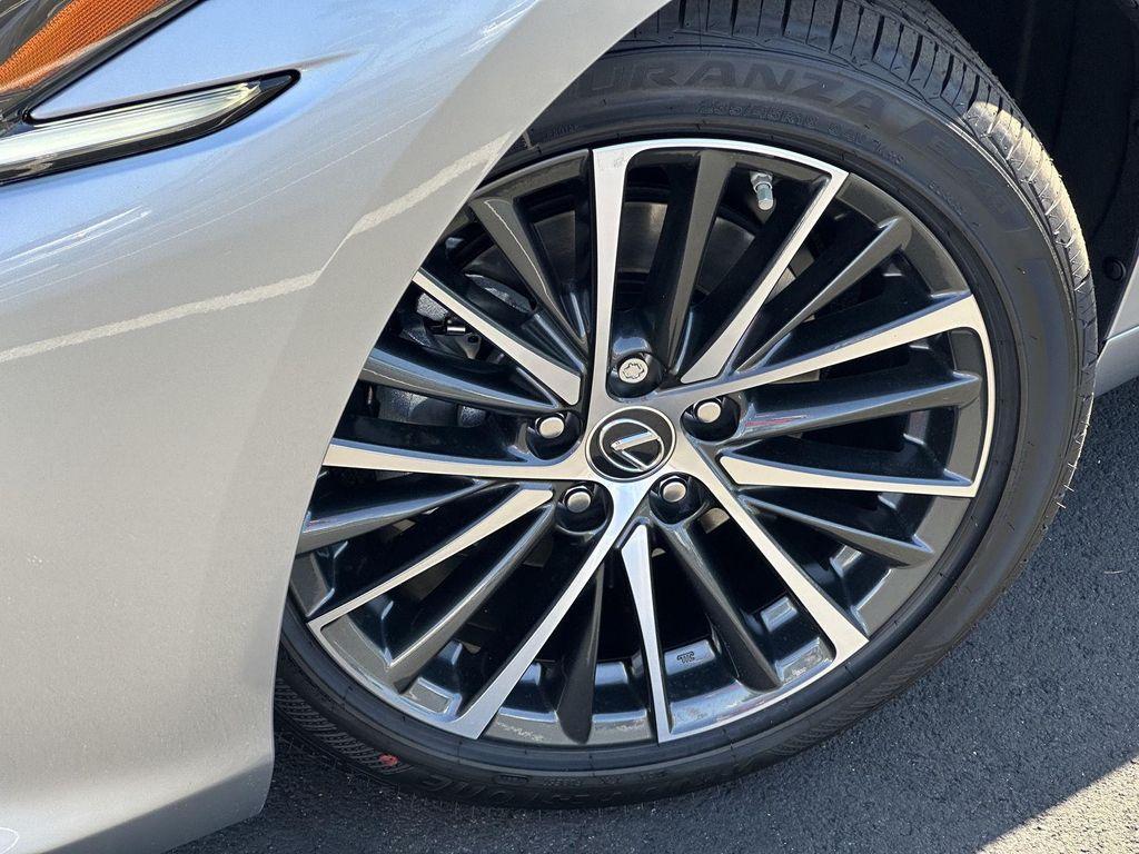 new 2025 Lexus ES 350 car, priced at $51,564
