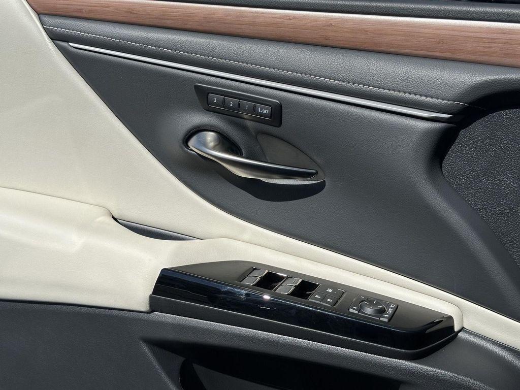 new 2025 Lexus ES 350 car, priced at $51,564