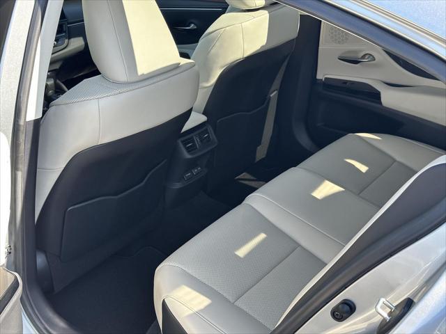 new 2025 Lexus ES 350 car, priced at $51,564