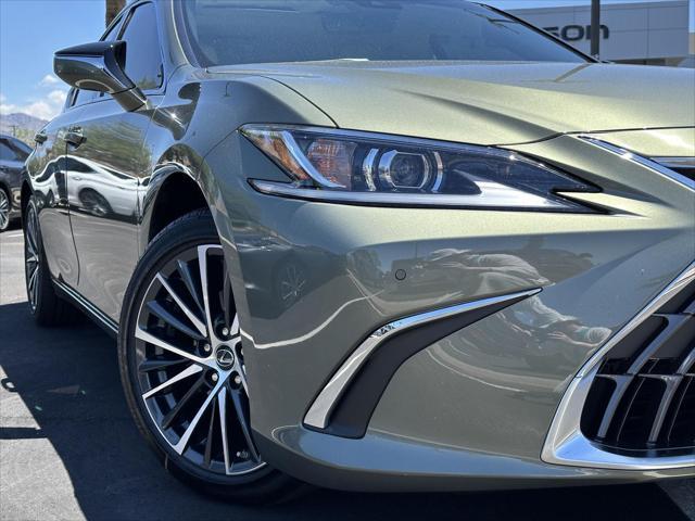 new 2025 Lexus ES 300h car, priced at $50,784