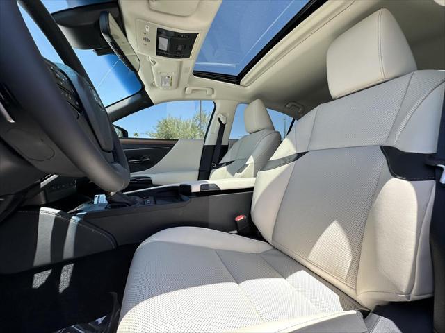 new 2025 Lexus ES 300h car, priced at $50,784
