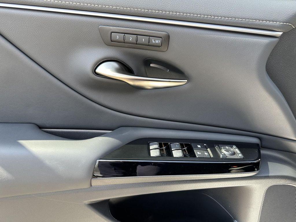 new 2025 Lexus ES 300h car, priced at $52,869