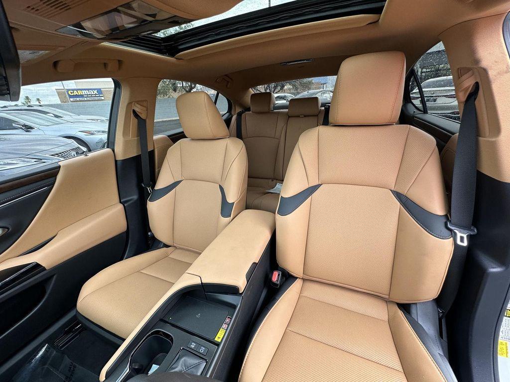 new 2025 Lexus ES 300h car, priced at $51,259