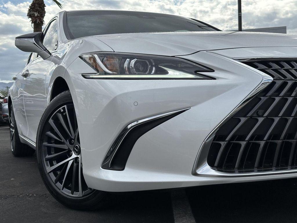 new 2025 Lexus ES 300h car, priced at $51,259