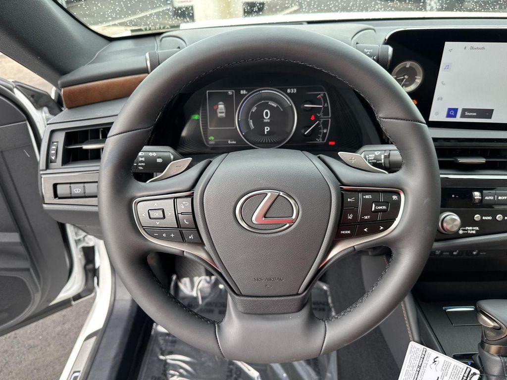 new 2025 Lexus ES 300h car, priced at $51,259