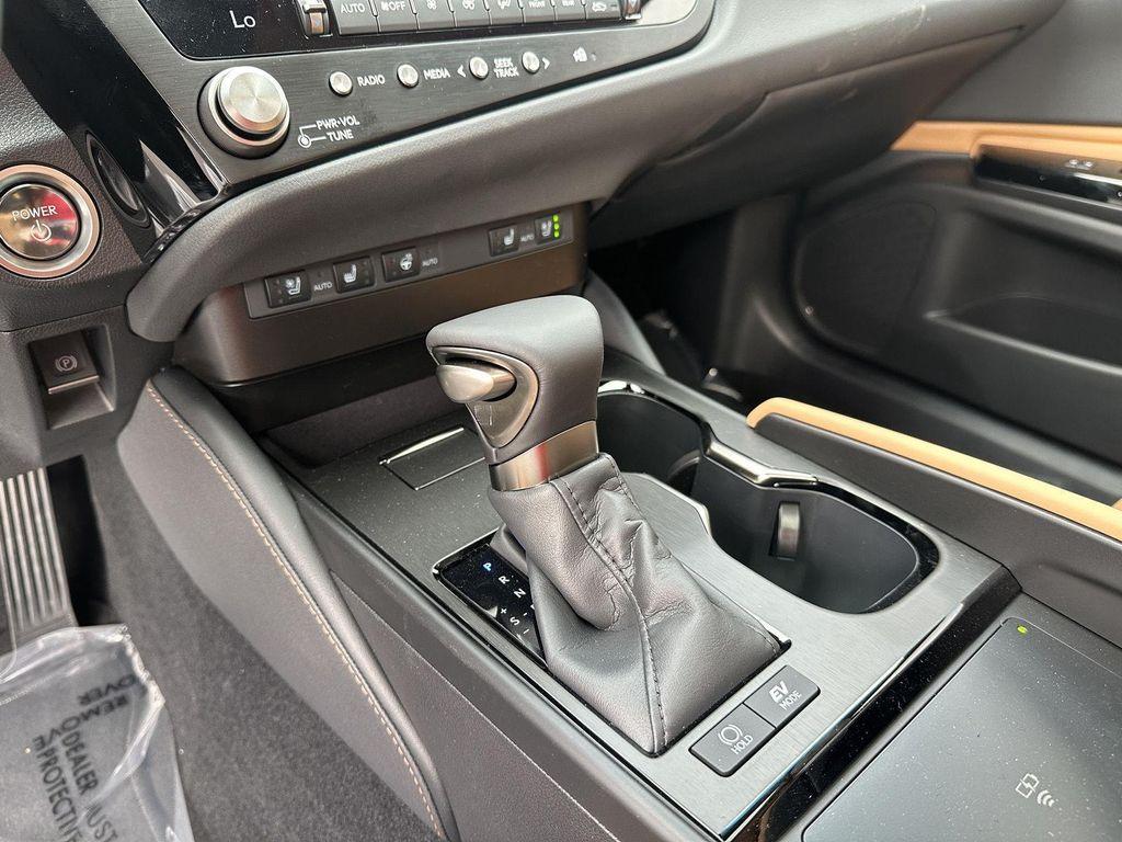 new 2025 Lexus ES 300h car, priced at $51,259