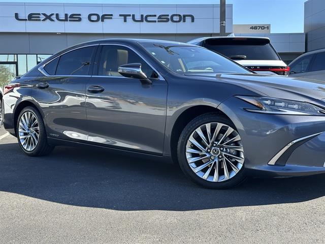 used 2022 Lexus ES 300h car, priced at $35,990