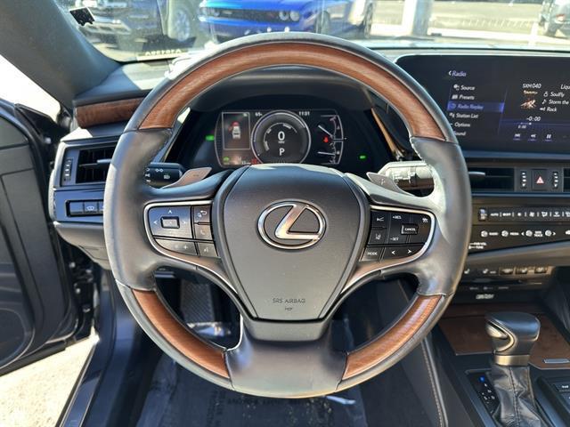used 2022 Lexus ES 300h car, priced at $35,990