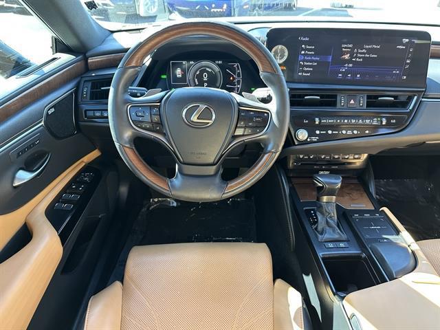 used 2022 Lexus ES 300h car, priced at $35,990