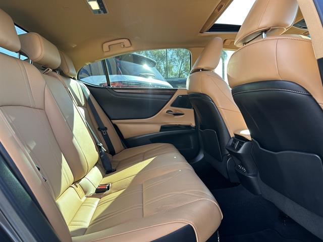 used 2022 Lexus ES 300h car, priced at $35,990