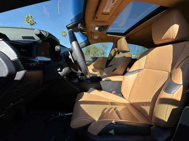 used 2022 Lexus ES 300h car, priced at $35,990