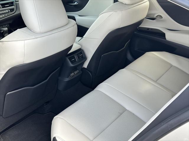 new 2025 Lexus ES 300h car, priced at $50,599