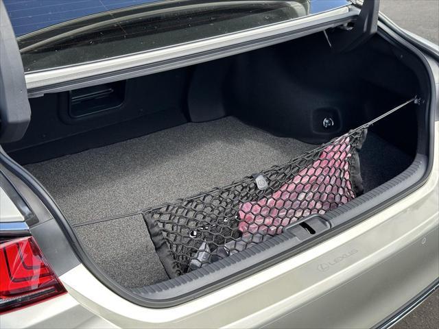 new 2025 Lexus ES 300h car, priced at $50,599