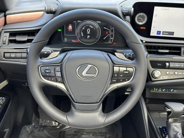 new 2025 Lexus ES 300h car, priced at $50,599
