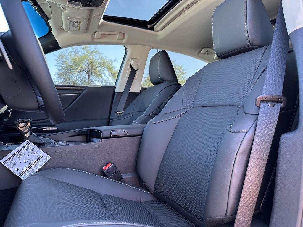 new 2025 Lexus ES 300h car, priced at $52,960