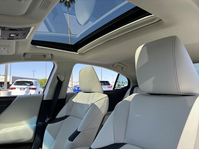 new 2025 Lexus ES 300h car, priced at $52,914
