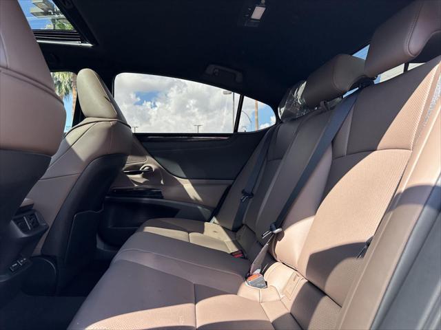 new 2025 Lexus ES 350 car, priced at $44,404
