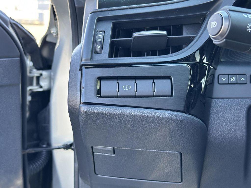 new 2025 Lexus ES 300h car, priced at $51,859