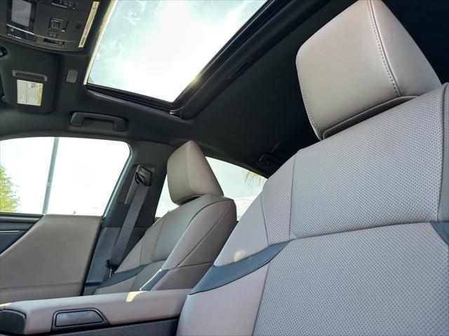 new 2025 Lexus ES 300h car, priced at $51,859