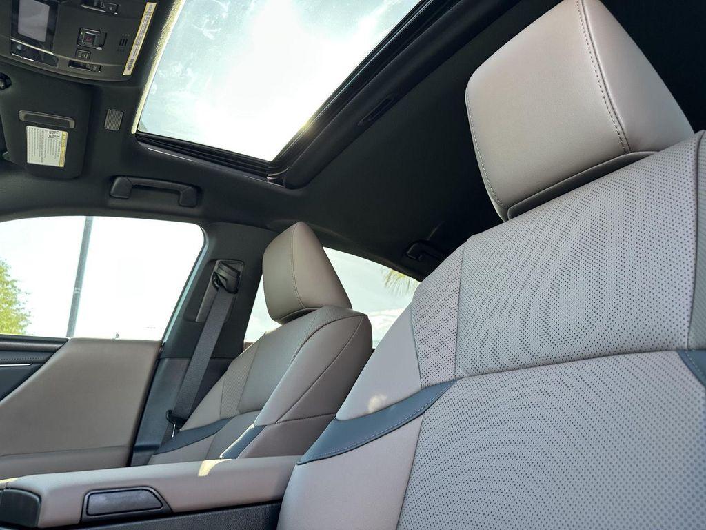 new 2025 Lexus ES 300h car, priced at $51,859