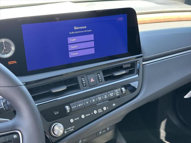 new 2025 Lexus ES 300h car, priced at $51,659