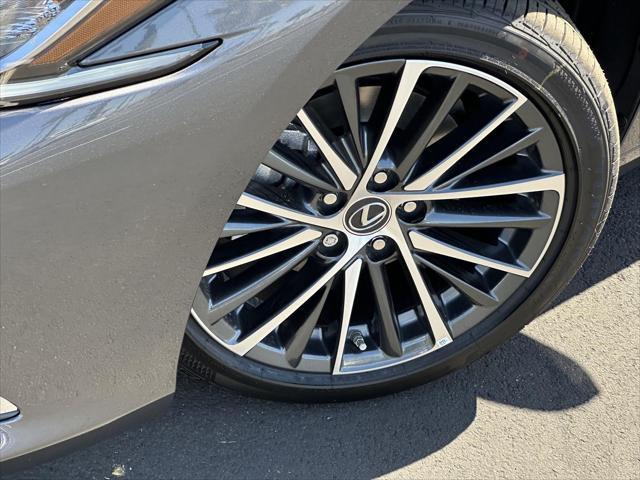 new 2025 Lexus ES 300h car, priced at $51,659