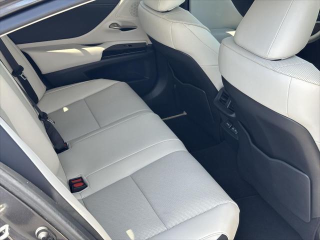 new 2025 Lexus ES 300h car, priced at $51,659