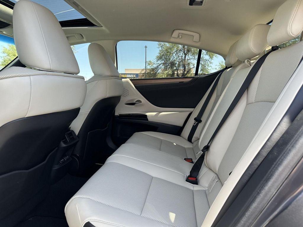 new 2025 Lexus ES 300h car, priced at $51,659