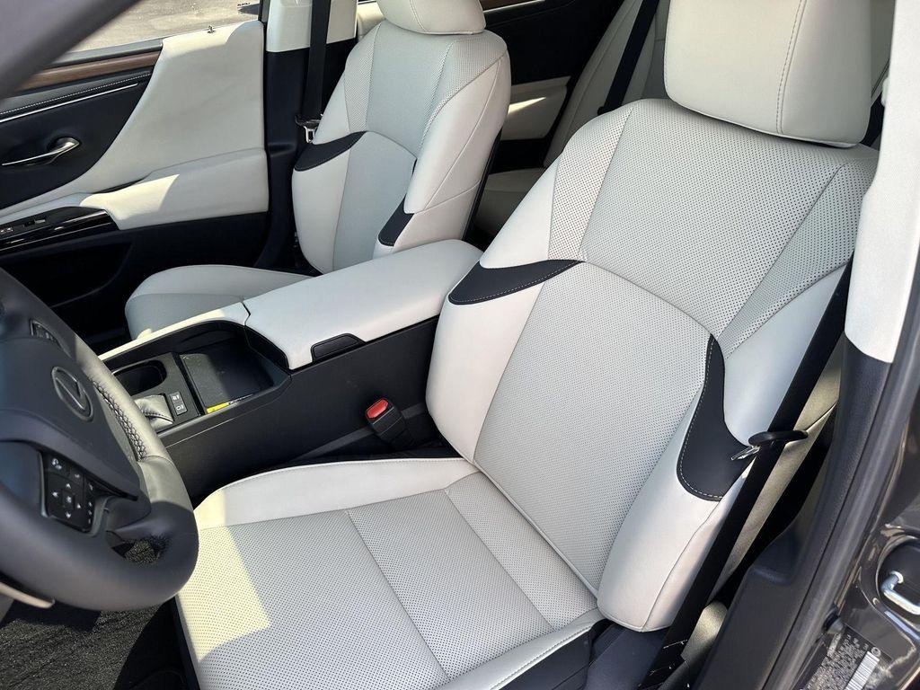 new 2025 Lexus ES 300h car, priced at $51,659