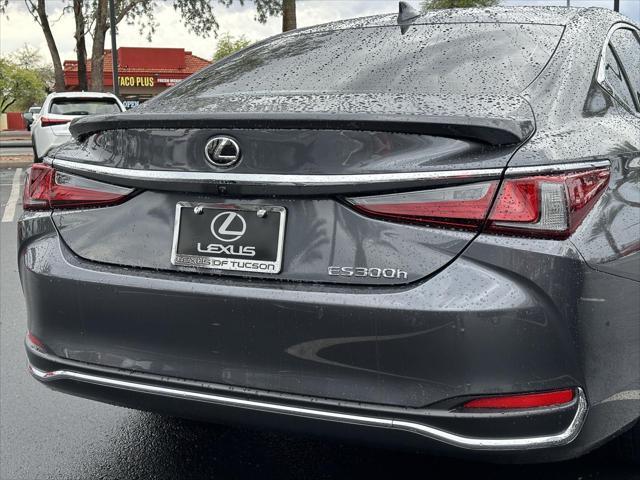 new 2025 Lexus ES 300h car, priced at $53,229