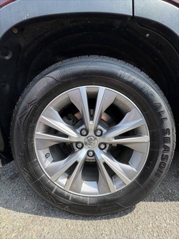 used 2014 Toyota Highlander car, priced at $15,999