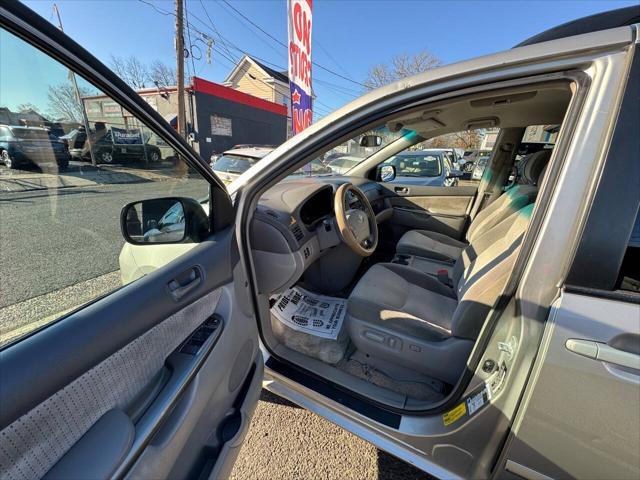 used 2007 Toyota Sienna car, priced at $3,499