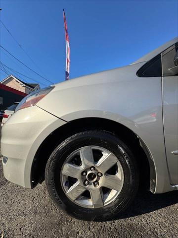 used 2007 Toyota Sienna car, priced at $3,499