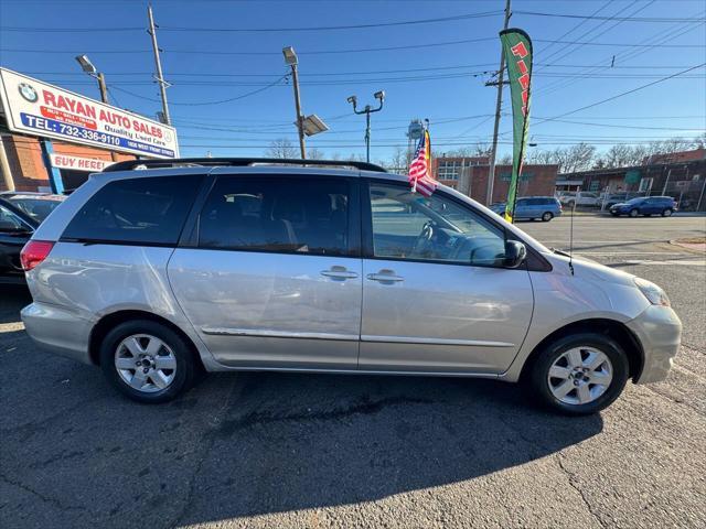 used 2007 Toyota Sienna car, priced at $3,499