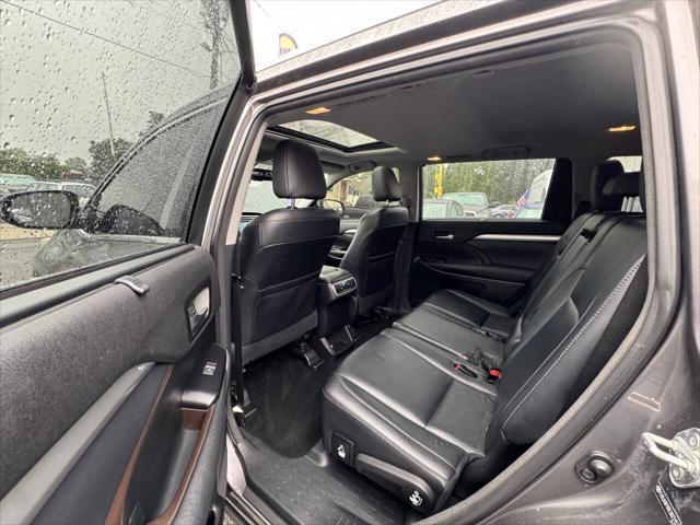 used 2014 Toyota Highlander car, priced at $14,499