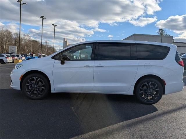 new 2026 Chrysler Pacifica car, priced at $45,560