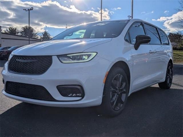 new 2026 Chrysler Pacifica car, priced at $45,560