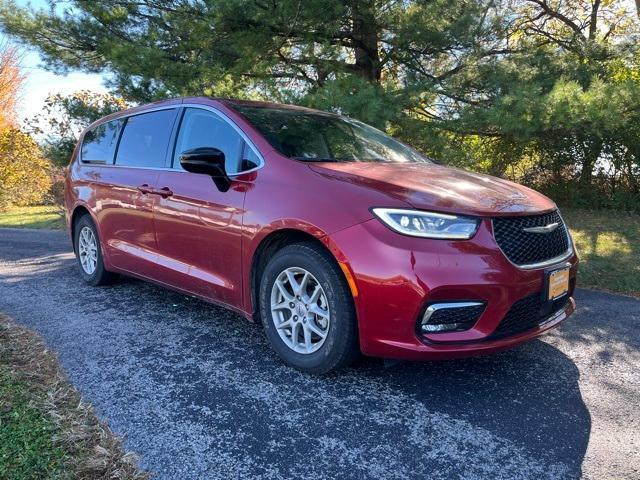 used 2024 Chrysler Pacifica car, priced at $29,995