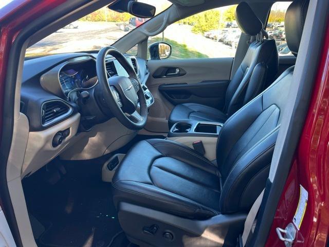 used 2024 Chrysler Pacifica car, priced at $29,995