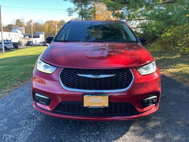 used 2024 Chrysler Pacifica car, priced at $29,995