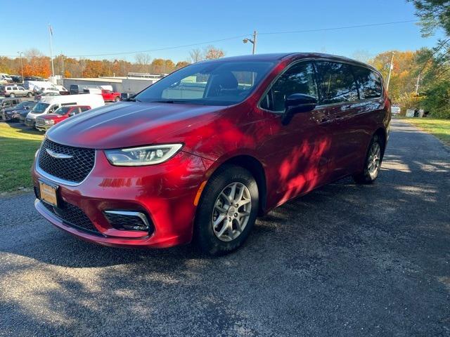used 2024 Chrysler Pacifica car, priced at $29,995