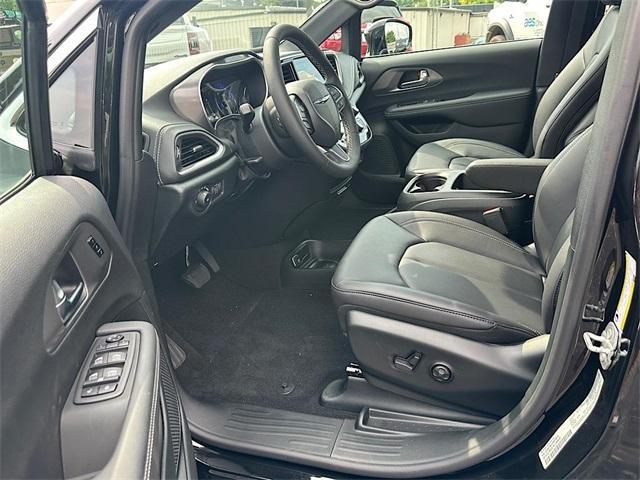 new 2025 Chrysler Pacifica car, priced at $37,725