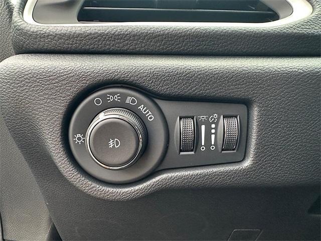 new 2025 Chrysler Pacifica car, priced at $37,725