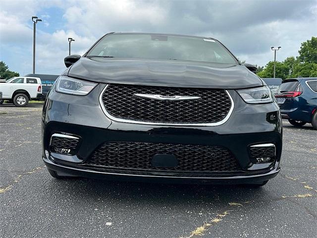 new 2025 Chrysler Pacifica car, priced at $37,725